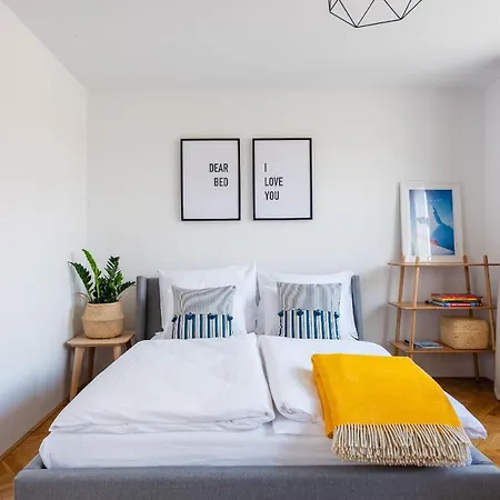 Bright Charming Apt With Terrace, Parking & Airco. Prague Exterior photo