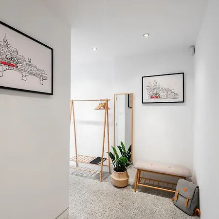 Bright Charming Apt With Terrace, Parking & Airco. Prague Exterior photo
