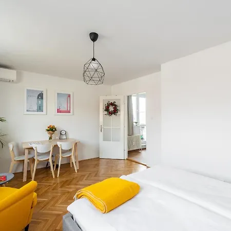 Bright Charming Apt With Terrace, Parking & Airco. Prague Exterior photo