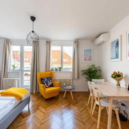 Bright Charming Apt With Terrace, Parking & Airco. Prague Exterior photo