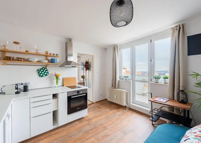 Bright Charming Apt With Terrace, Parking & Airco.