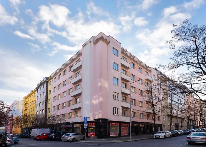 Bright Charming Apt With Terrace, Parking & Airco.