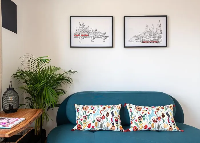 Bright Charming Apt With Terrace, Parking & Airco.