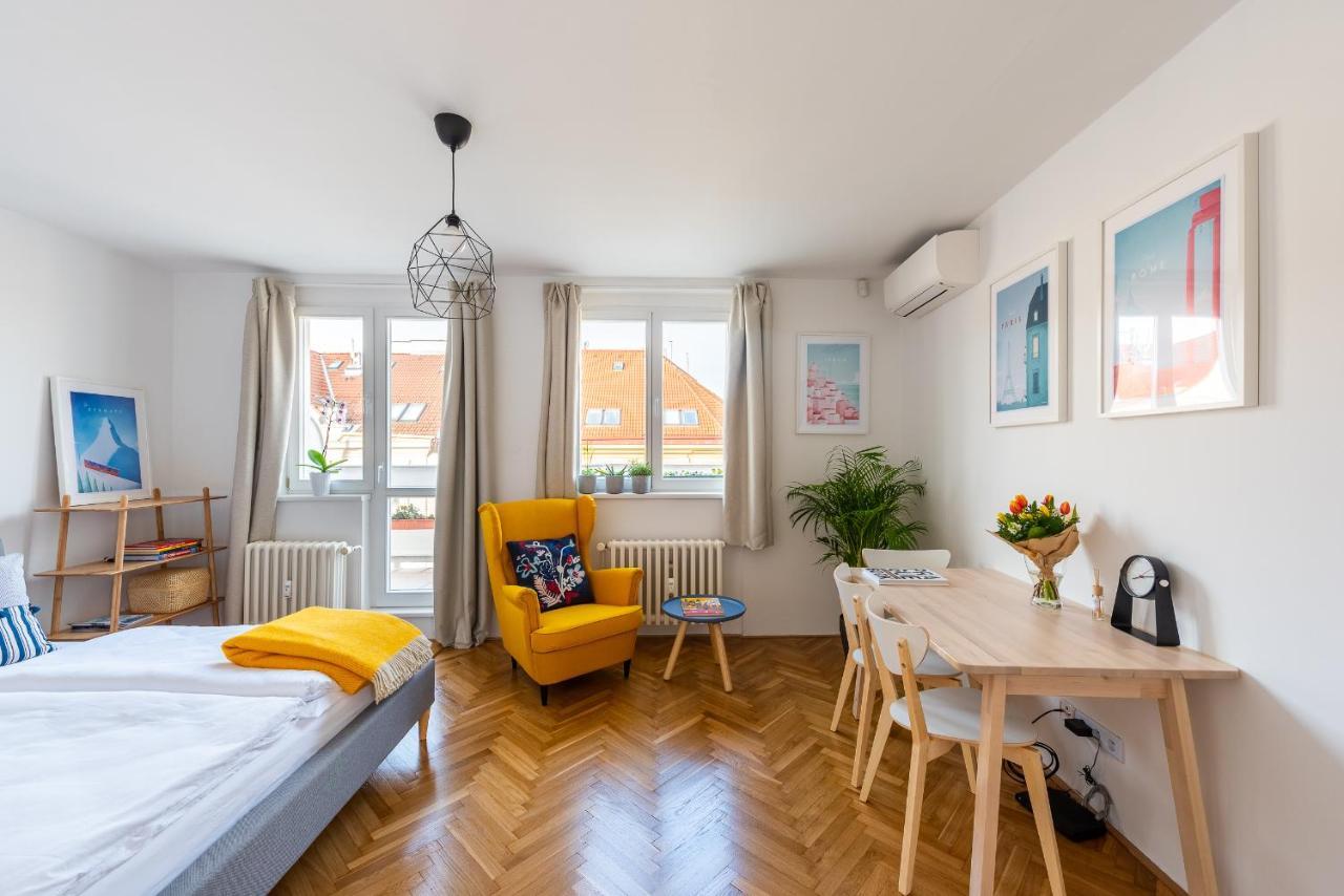 Bright Charming With Terrace, Parking & Airco. Prague